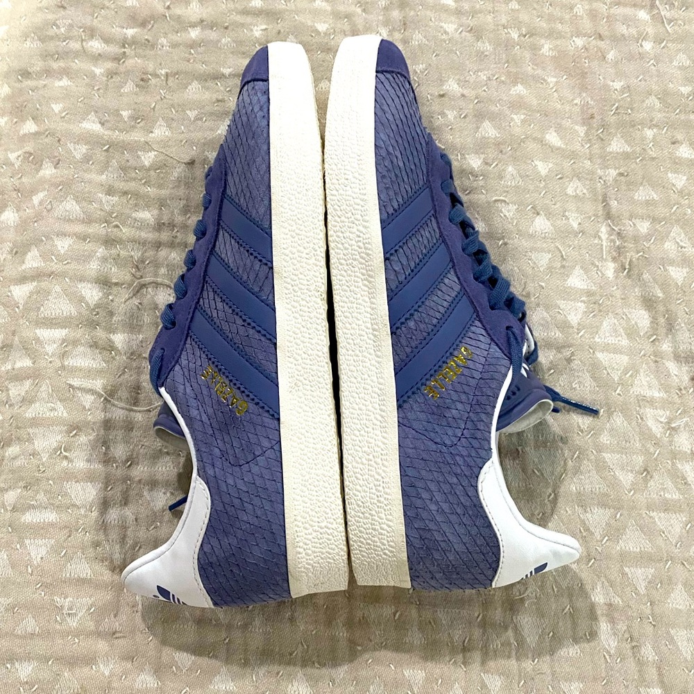 Adidas Gazelle women’s shoes in size 8